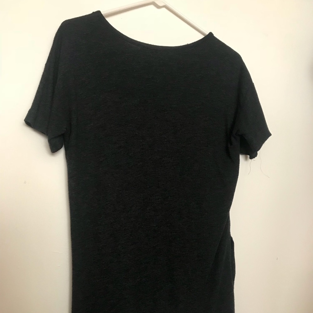 grey shirt